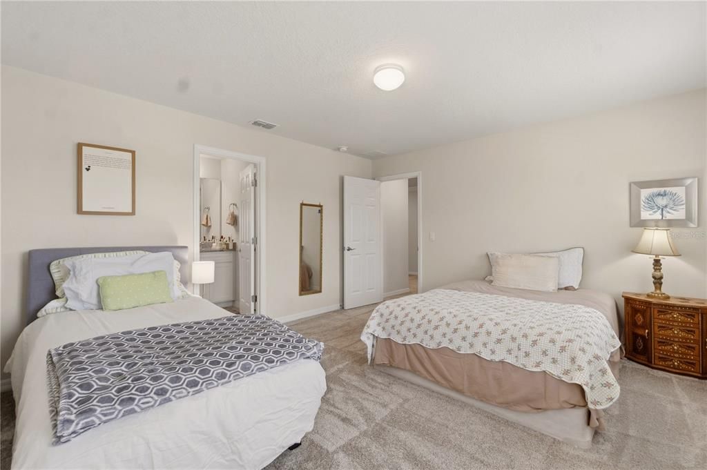 For Sale: $925,000 (7 beds, 5 baths, 5300 Square Feet)