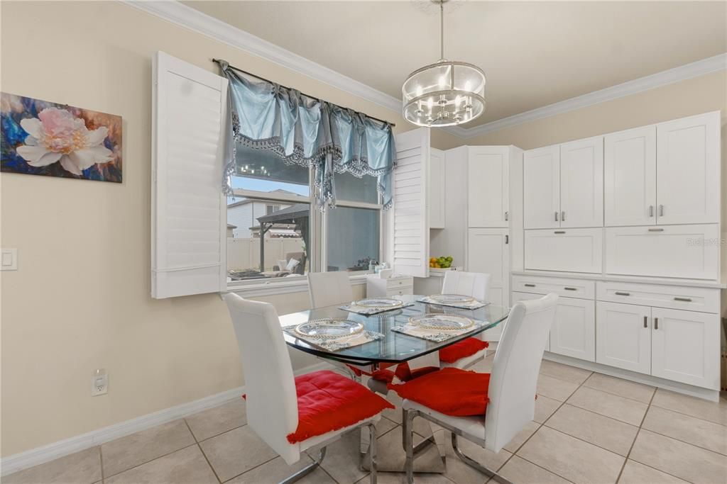 For Sale: $925,000 (7 beds, 5 baths, 5300 Square Feet)