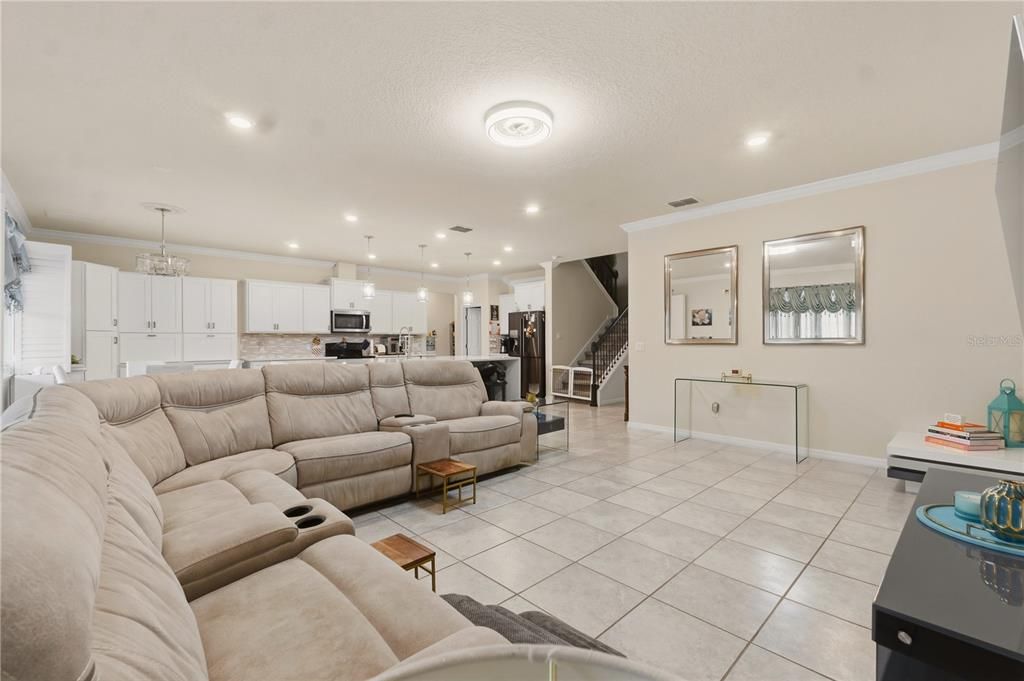 For Sale: $925,000 (7 beds, 5 baths, 5300 Square Feet)