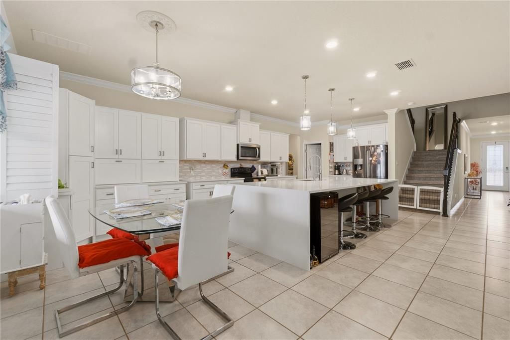 For Sale: $925,000 (7 beds, 5 baths, 5300 Square Feet)