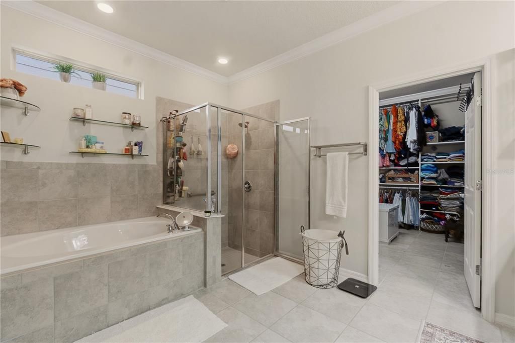For Sale: $925,000 (7 beds, 5 baths, 5300 Square Feet)