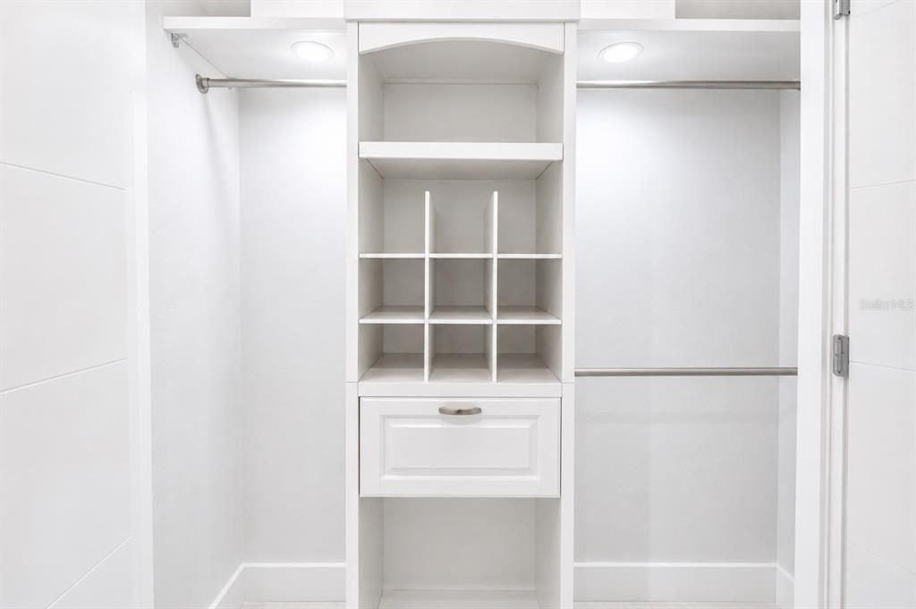 For Sale: $215,000 (2 beds, 2 baths, 1203 Square Feet)