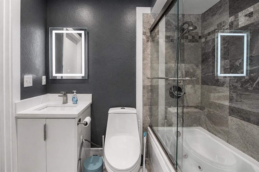 For Sale: $215,000 (2 beds, 2 baths, 1203 Square Feet)