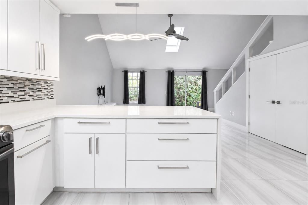 For Sale: $215,000 (2 beds, 2 baths, 1203 Square Feet)