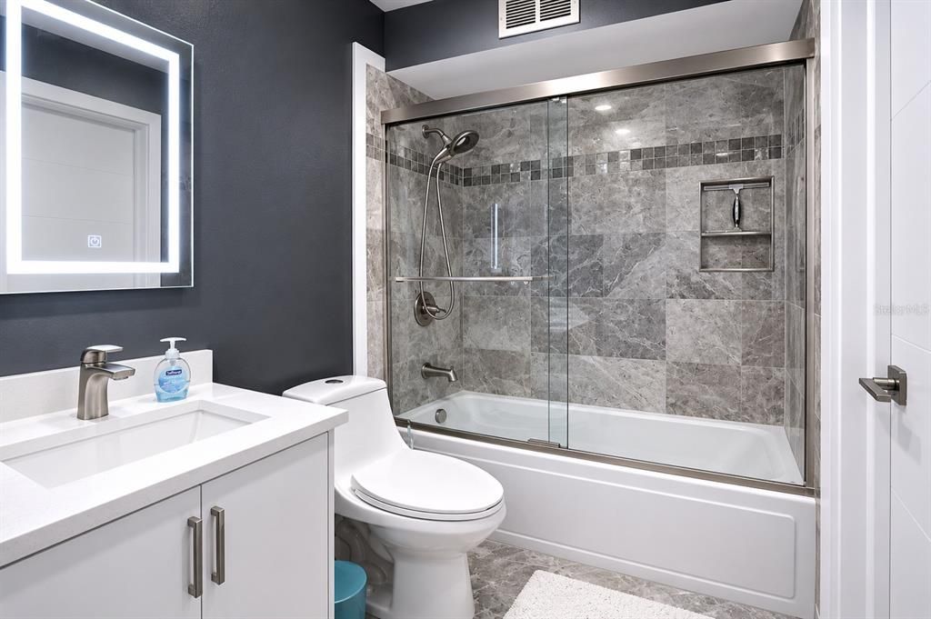 For Sale: $215,000 (2 beds, 2 baths, 1203 Square Feet)