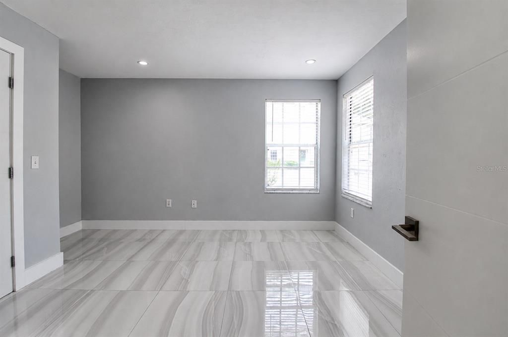 For Sale: $215,000 (2 beds, 2 baths, 1203 Square Feet)