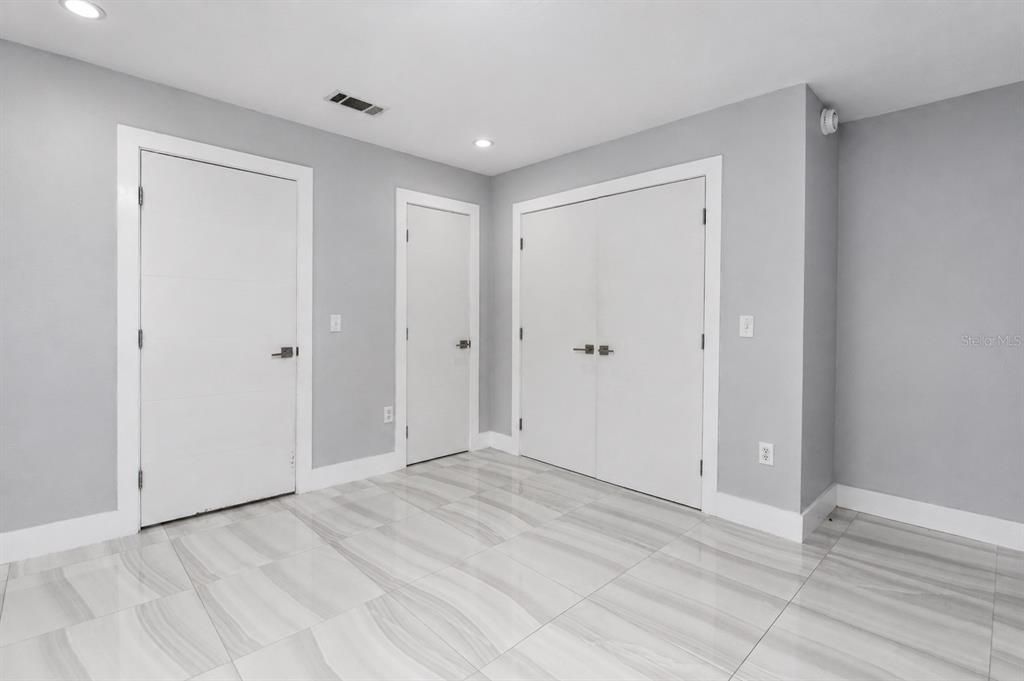For Sale: $215,000 (2 beds, 2 baths, 1203 Square Feet)