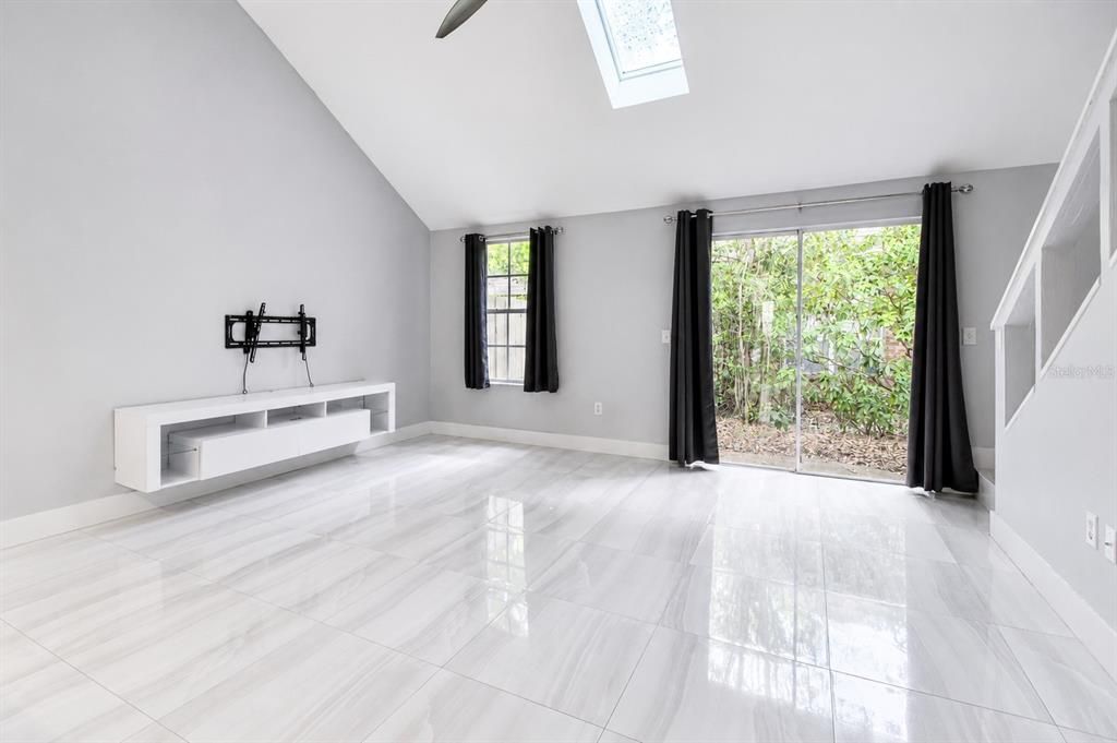 For Sale: $215,000 (2 beds, 2 baths, 1203 Square Feet)