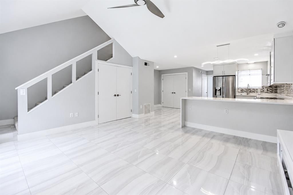 For Sale: $215,000 (2 beds, 2 baths, 1203 Square Feet)