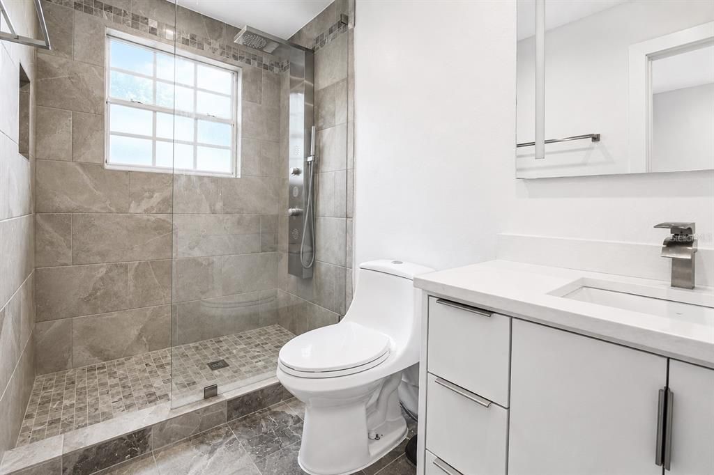 For Sale: $215,000 (2 beds, 2 baths, 1203 Square Feet)