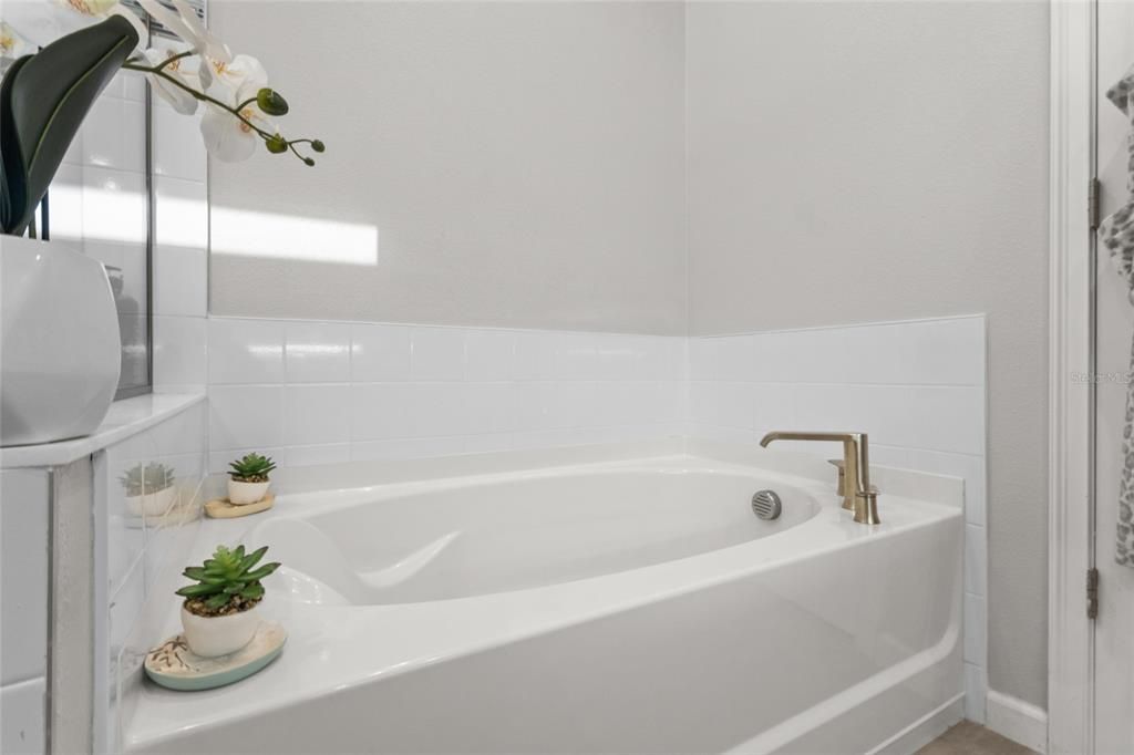 For Sale: $449,500 (2 beds, 2 baths, 1497 Square Feet)