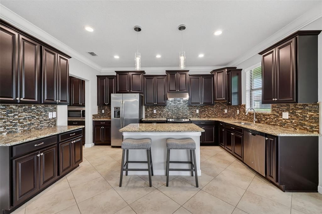 For Sale: $585,000 (4 beds, 2 baths, 3157 Square Feet)