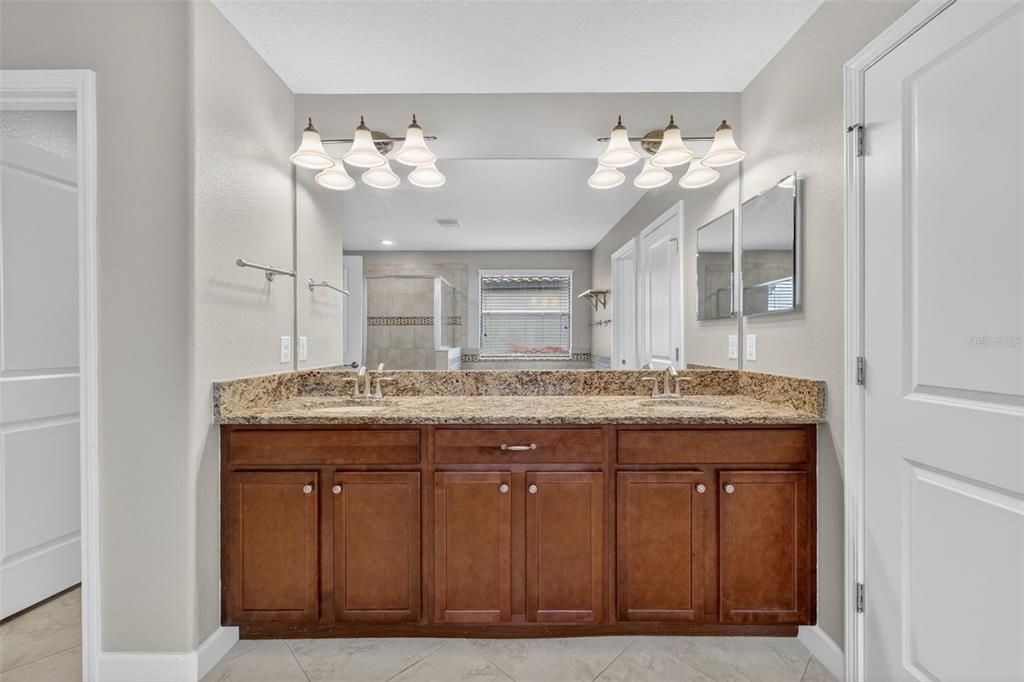 For Sale: $585,000 (4 beds, 2 baths, 3157 Square Feet)