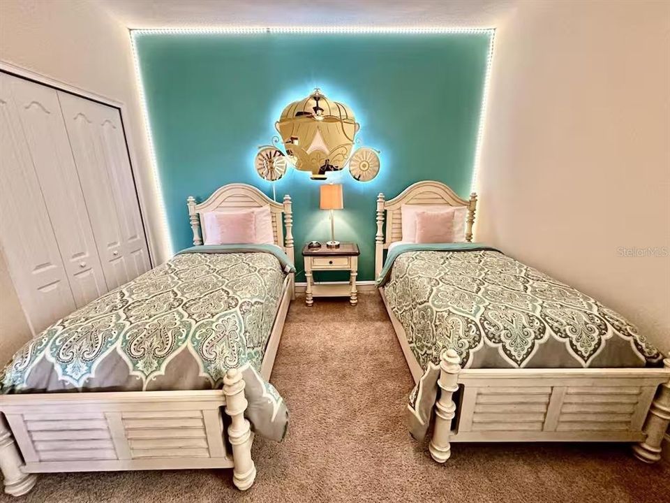 На продажу: $699,900 (6 спален, 5 ванн, 3629 Квадратных фут)