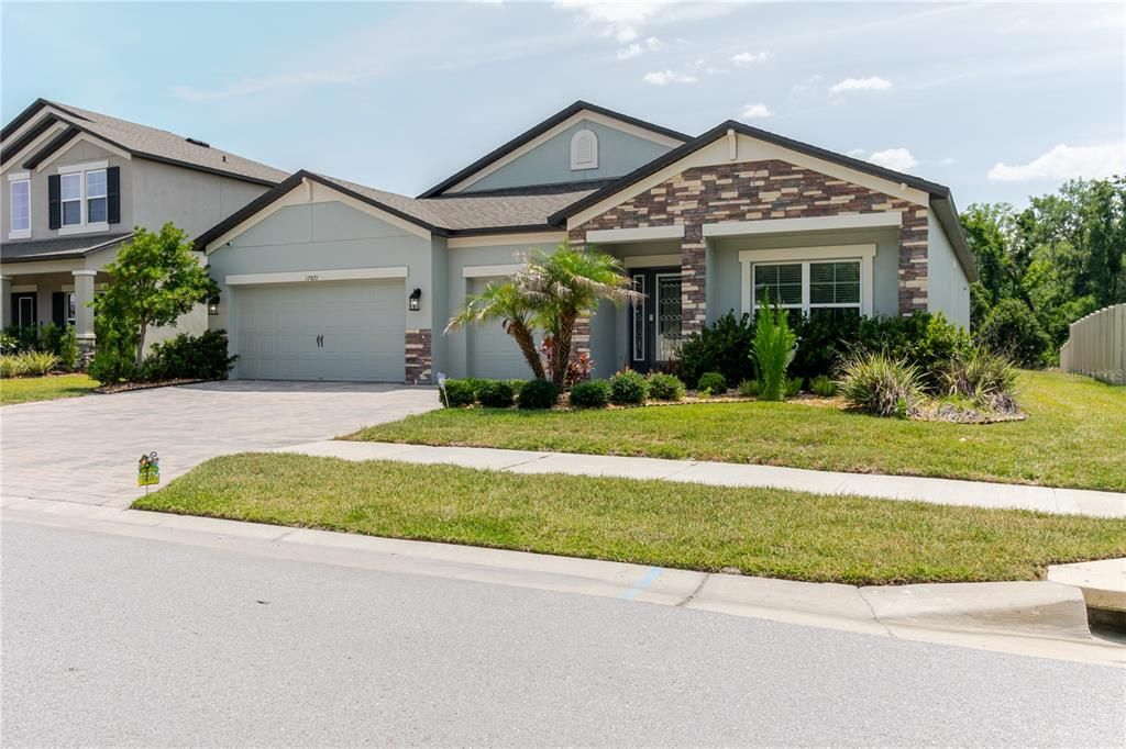 For Sale: $440,000 (4 beds, 3 baths, 2313 Square Feet)