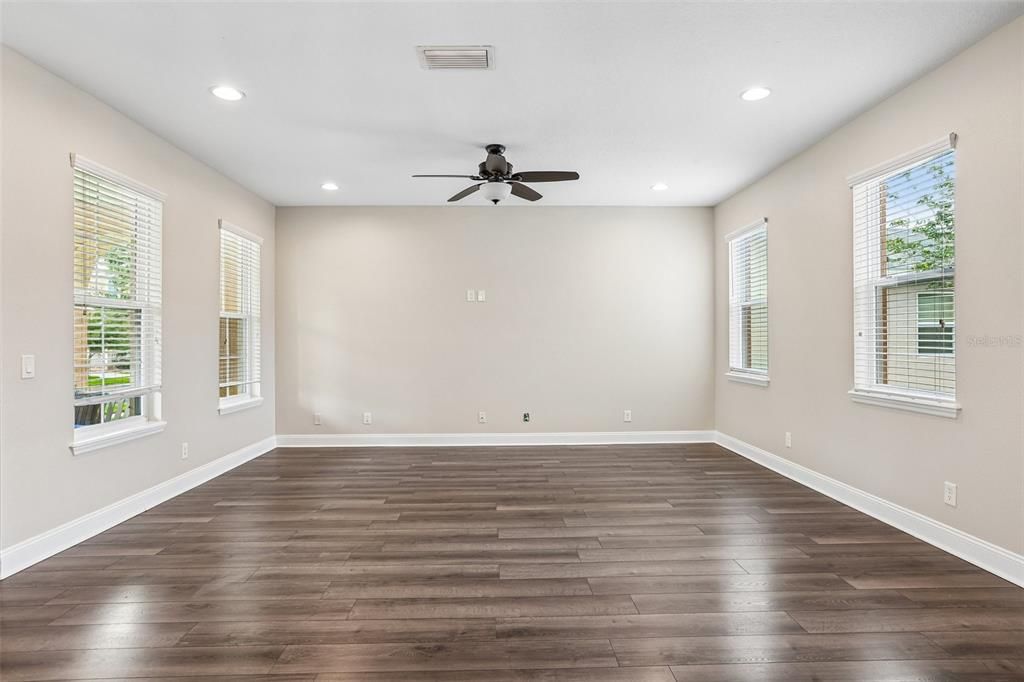 For Sale: $385,000 (4 beds, 3 baths, 2218 Square Feet)