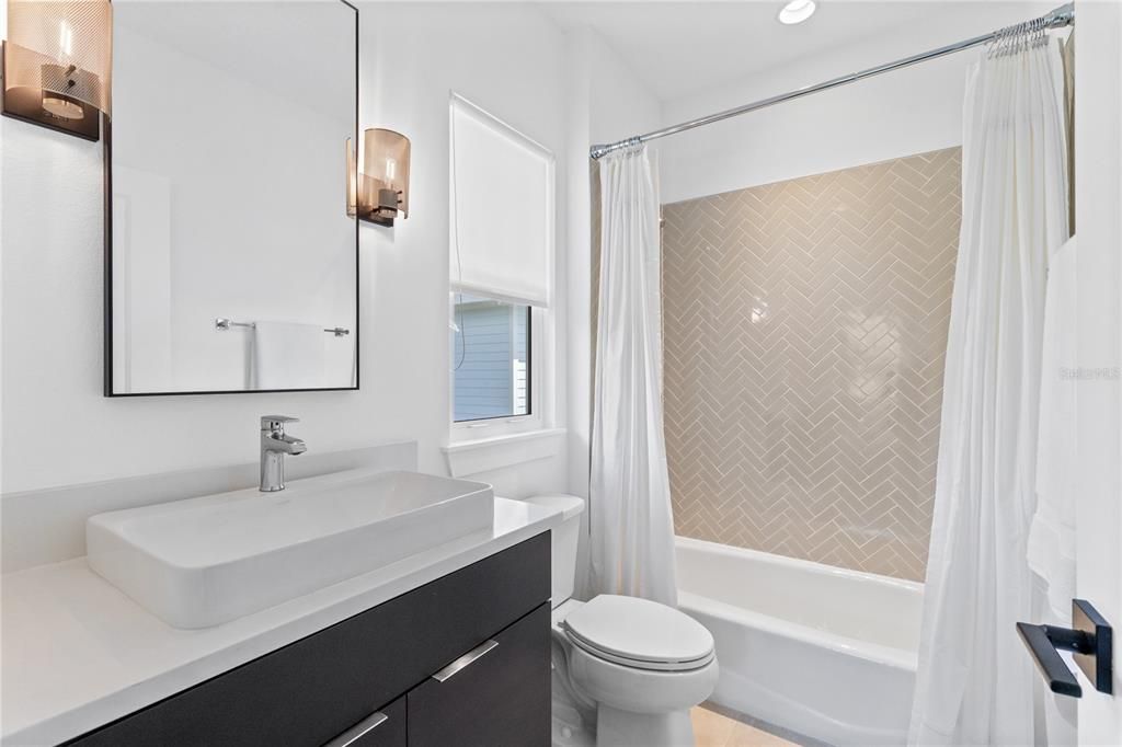 For Sale: $999,900 (5 beds, 4 baths, 3460 Square Feet)