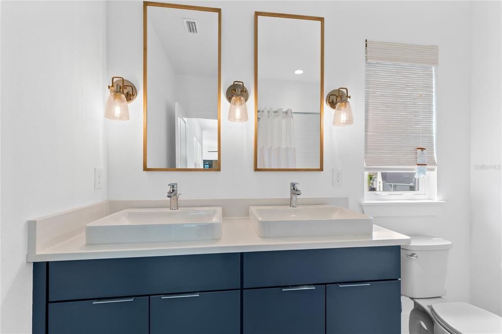 For Sale: $999,900 (5 beds, 4 baths, 3460 Square Feet)