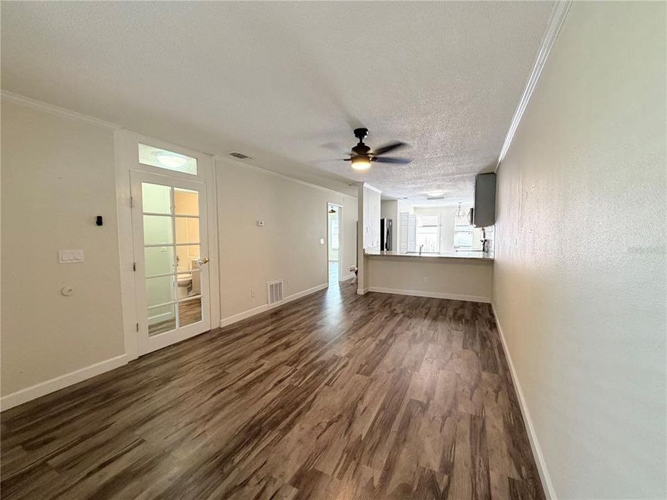 For Sale: $275,000 (2 beds, 2 baths, 995 Square Feet)