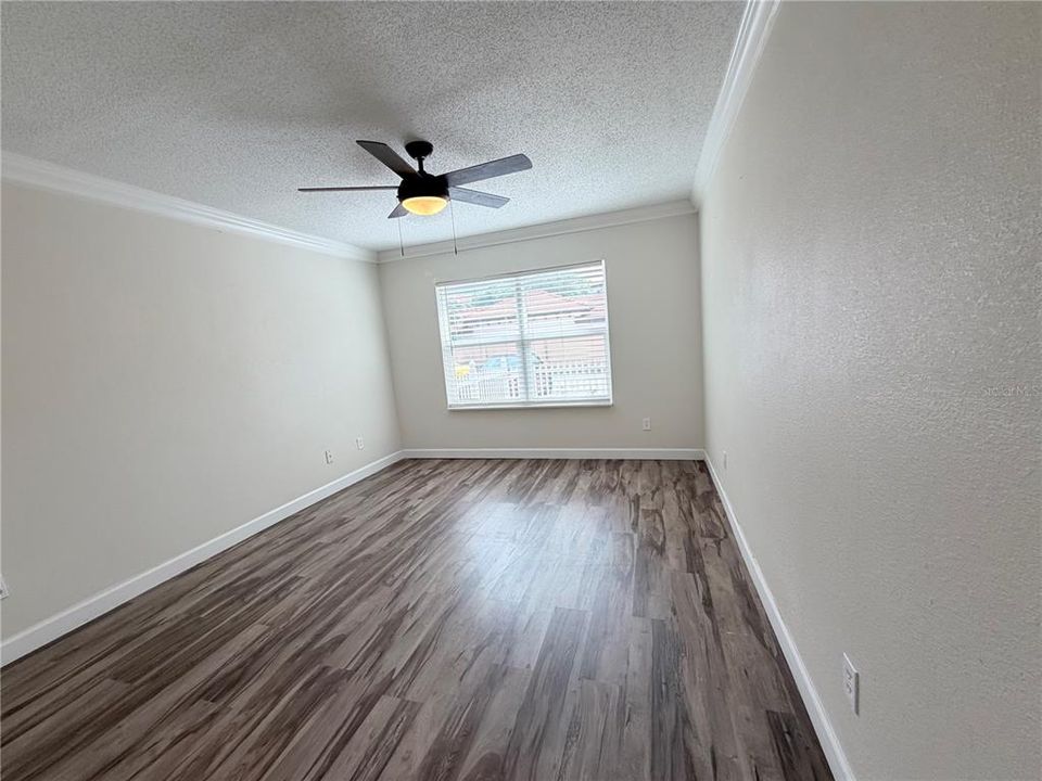 For Sale: $275,000 (2 beds, 2 baths, 995 Square Feet)