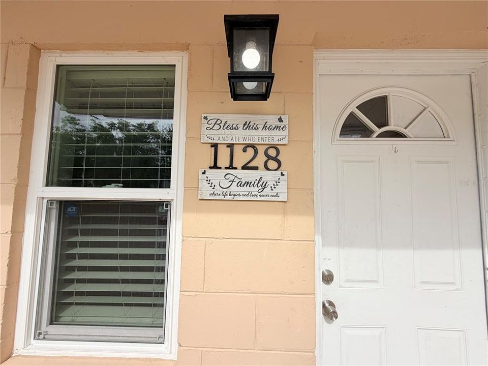 For Sale: $275,000 (2 beds, 2 baths, 995 Square Feet)