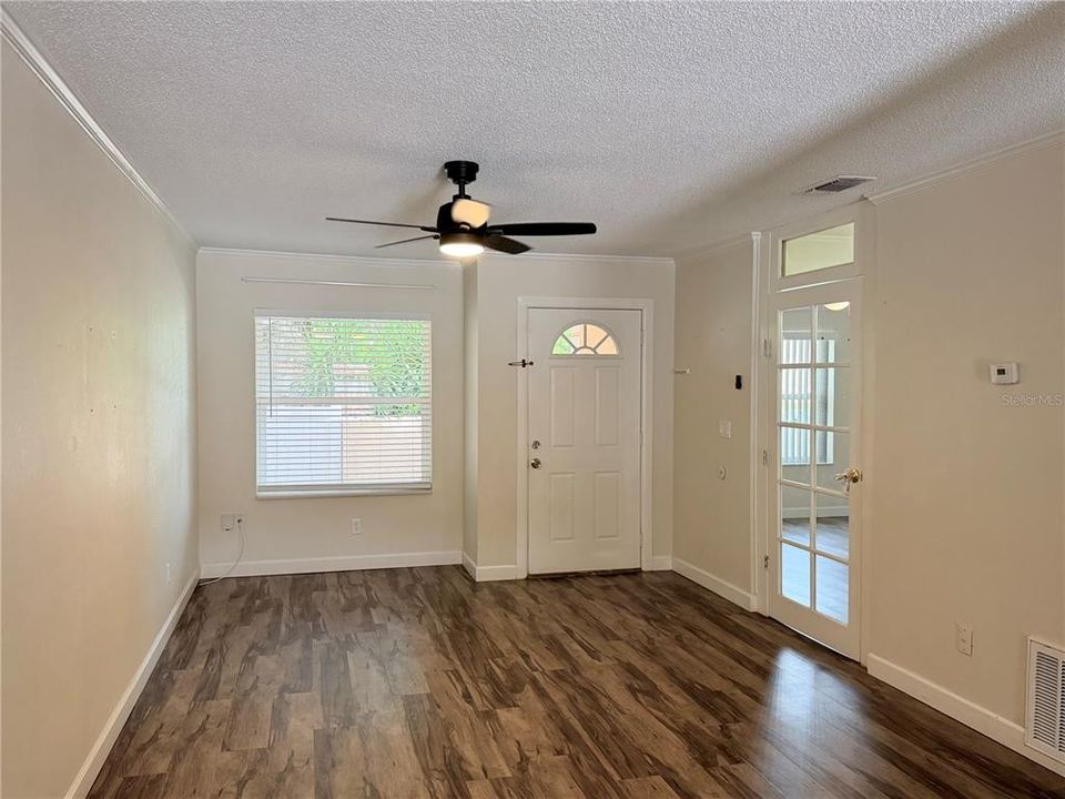 For Sale: $275,000 (2 beds, 2 baths, 995 Square Feet)