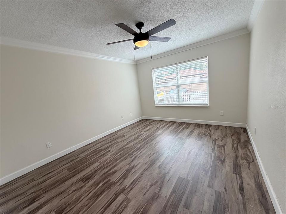 For Sale: $275,000 (2 beds, 2 baths, 995 Square Feet)