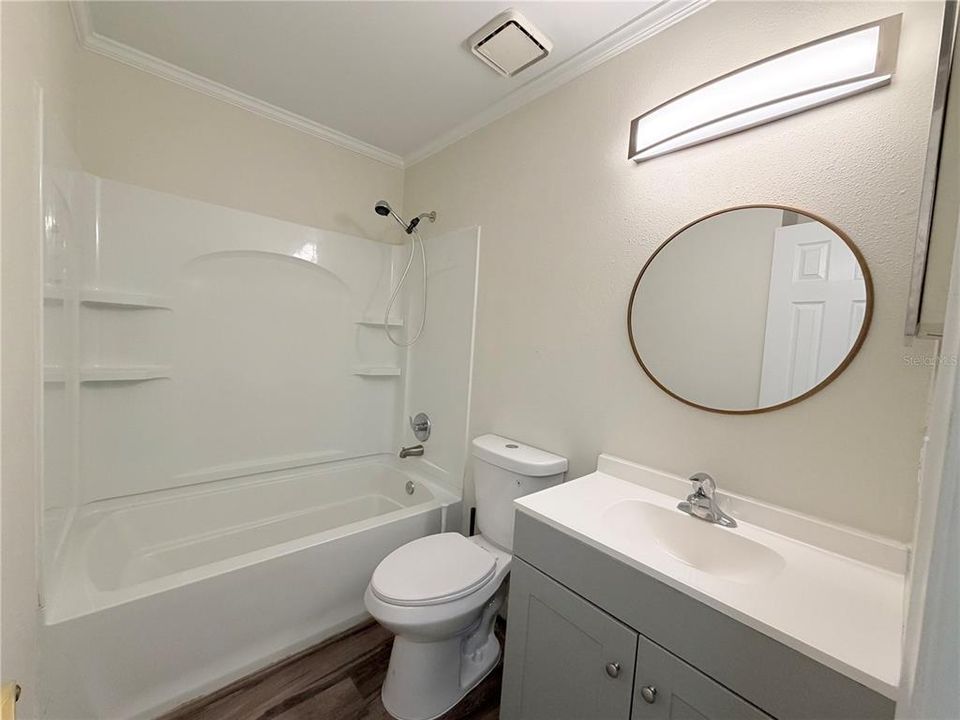 For Sale: $275,000 (2 beds, 2 baths, 995 Square Feet)