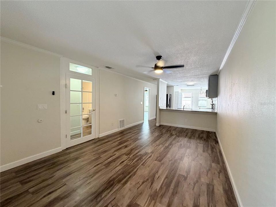 For Sale: $275,000 (2 beds, 2 baths, 995 Square Feet)