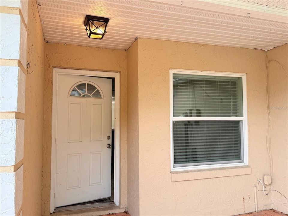 For Sale: $275,000 (2 beds, 2 baths, 995 Square Feet)