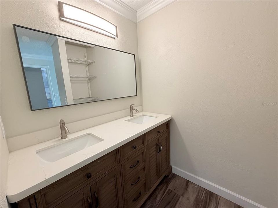 For Sale: $275,000 (2 beds, 2 baths, 995 Square Feet)