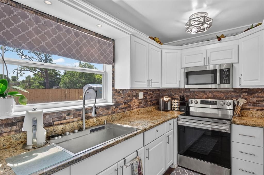 For Sale: $339,990 (3 beds, 1 baths, 968 Square Feet)