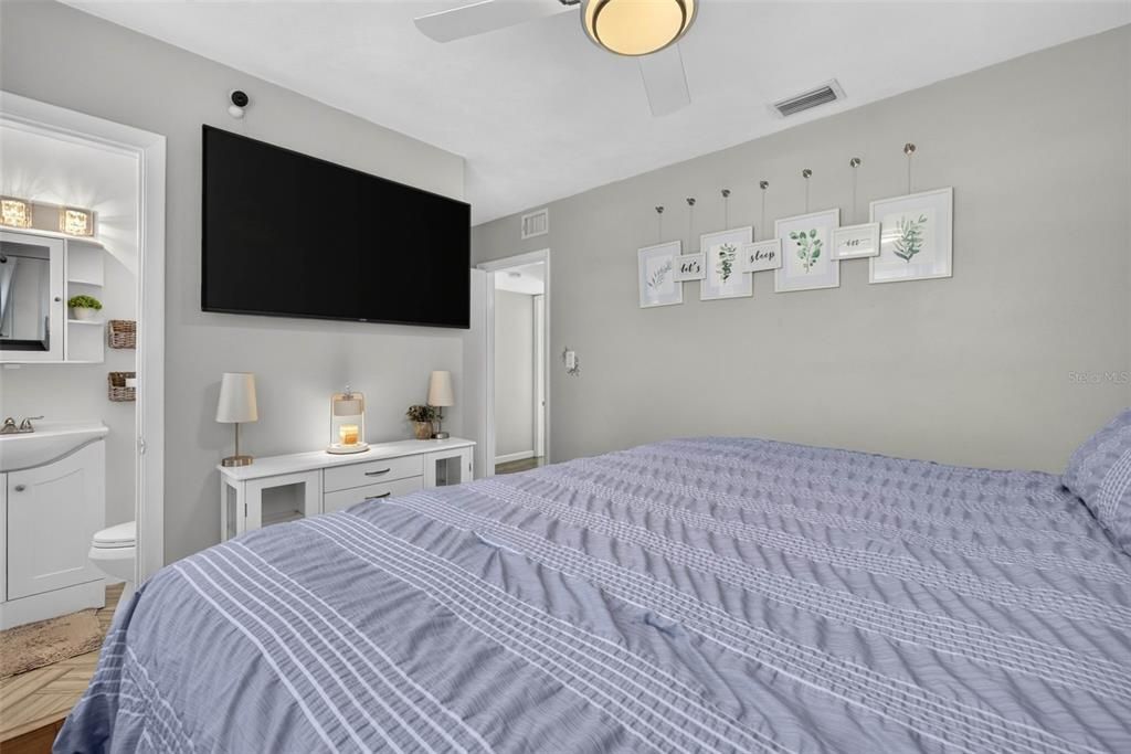 For Sale: $339,990 (3 beds, 1 baths, 968 Square Feet)