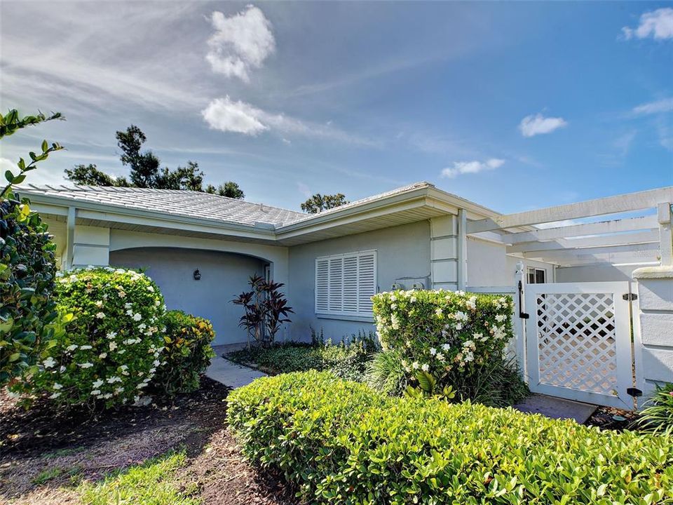 For Sale: $264,900 (2 beds, 2 baths, 1319 Square Feet)