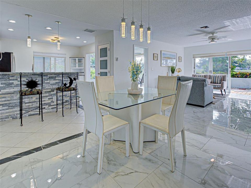 For Sale: $264,900 (2 beds, 2 baths, 1319 Square Feet)