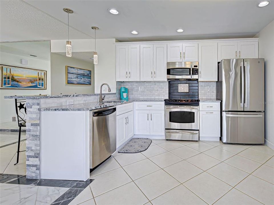 For Sale: $264,900 (2 beds, 2 baths, 1319 Square Feet)