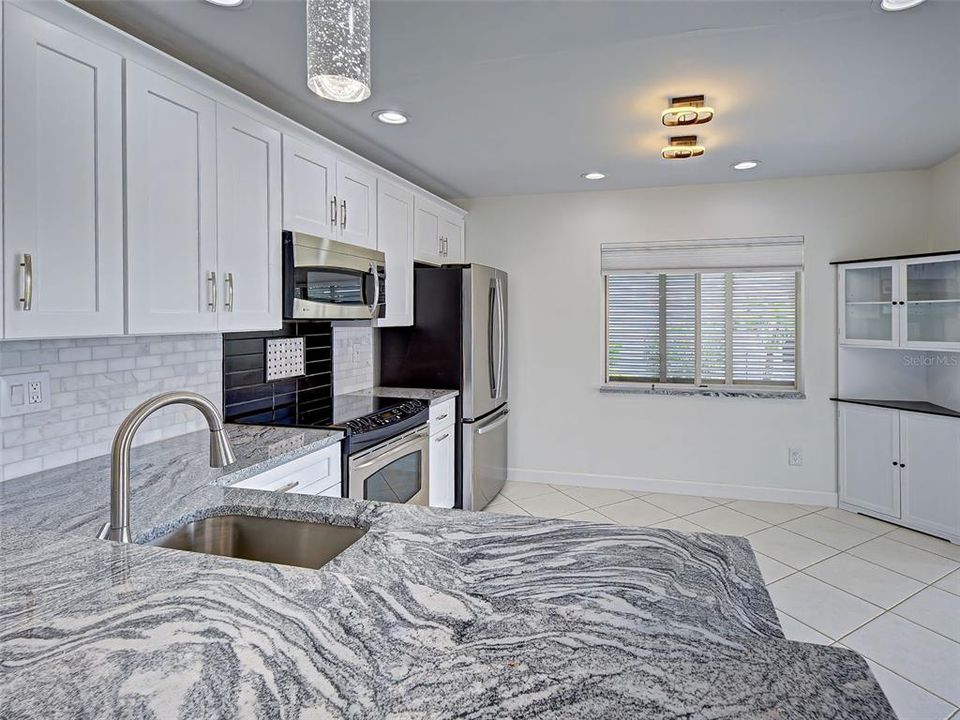 For Sale: $264,900 (2 beds, 2 baths, 1319 Square Feet)