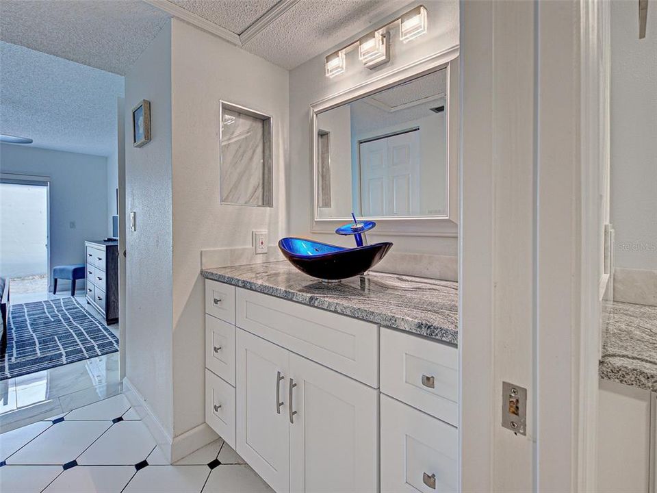 For Sale: $264,900 (2 beds, 2 baths, 1319 Square Feet)