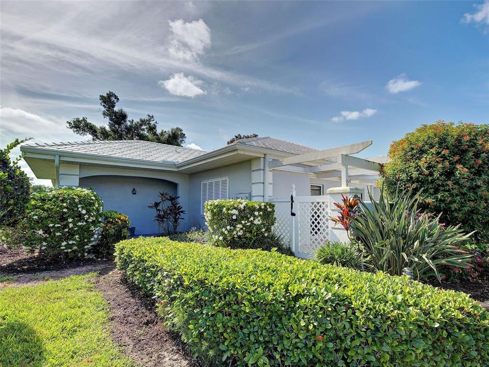 For Sale: $264,900 (2 beds, 2 baths, 1319 Square Feet)