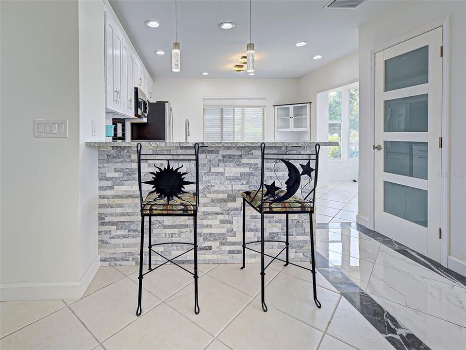 For Sale: $264,900 (2 beds, 2 baths, 1319 Square Feet)