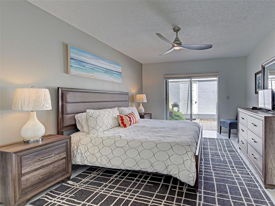 For Sale: $264,900 (2 beds, 2 baths, 1319 Square Feet)
