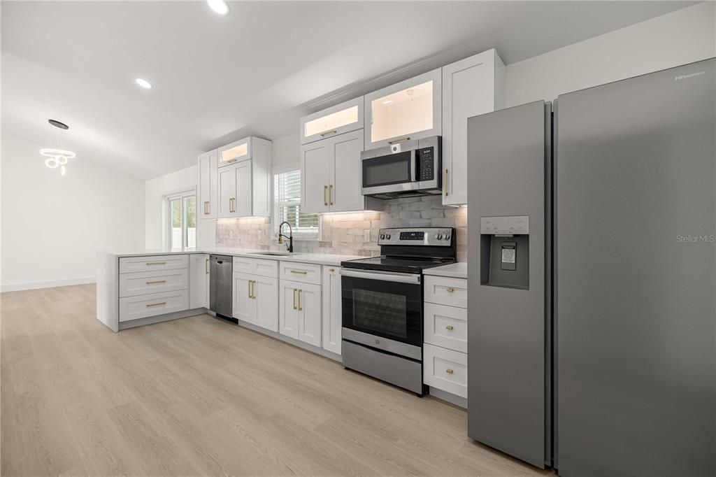 На продажу: $284,999 (3 спален, 2 ванн, 1421 Квадратных фут)