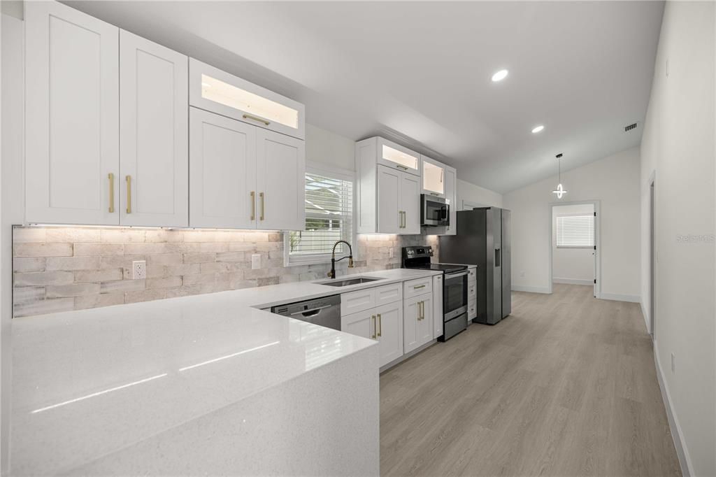 На продажу: $284,999 (3 спален, 2 ванн, 1421 Квадратных фут)