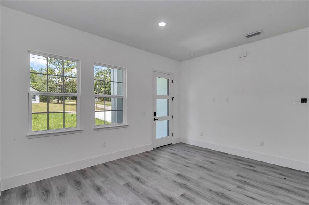 For Sale: $277,900 (3 beds, 2 baths, 1496 Square Feet)