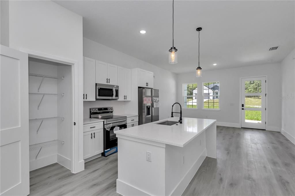 For Sale: $277,900 (3 beds, 2 baths, 1496 Square Feet)