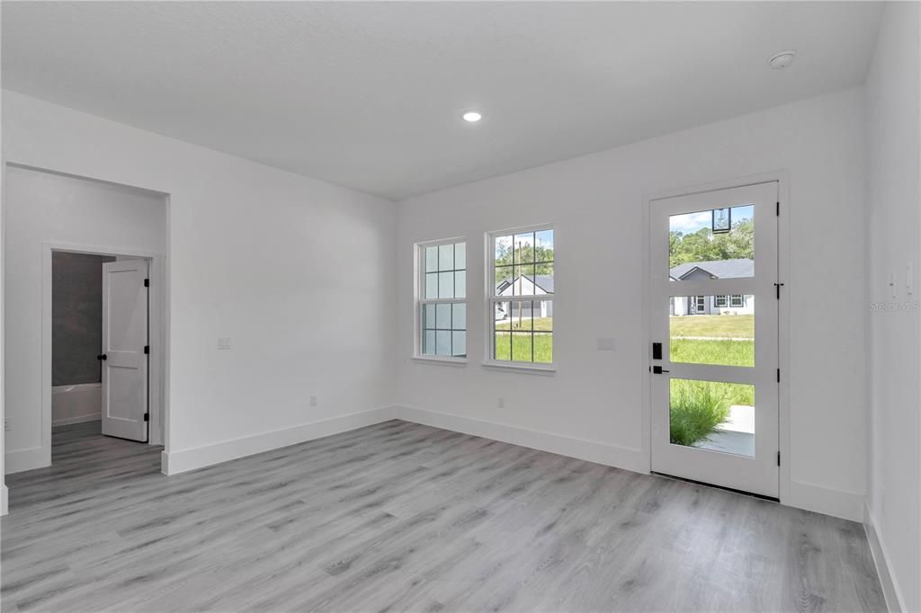 For Sale: $277,900 (3 beds, 2 baths, 1496 Square Feet)
