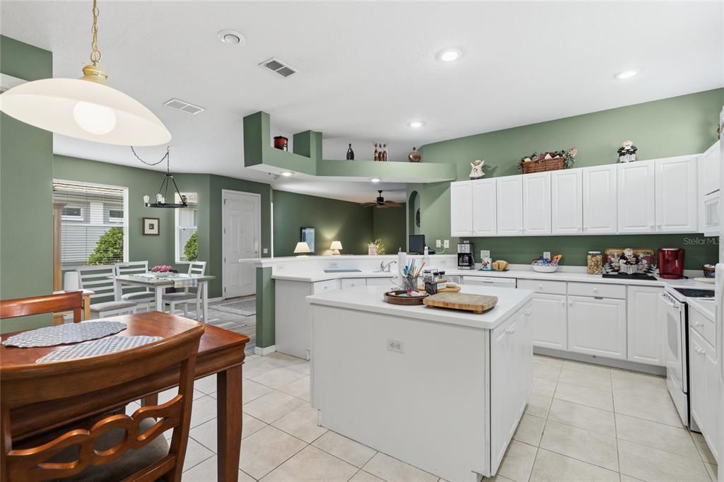 For Sale: $359,900 (3 beds, 2 baths, 1688 Square Feet)