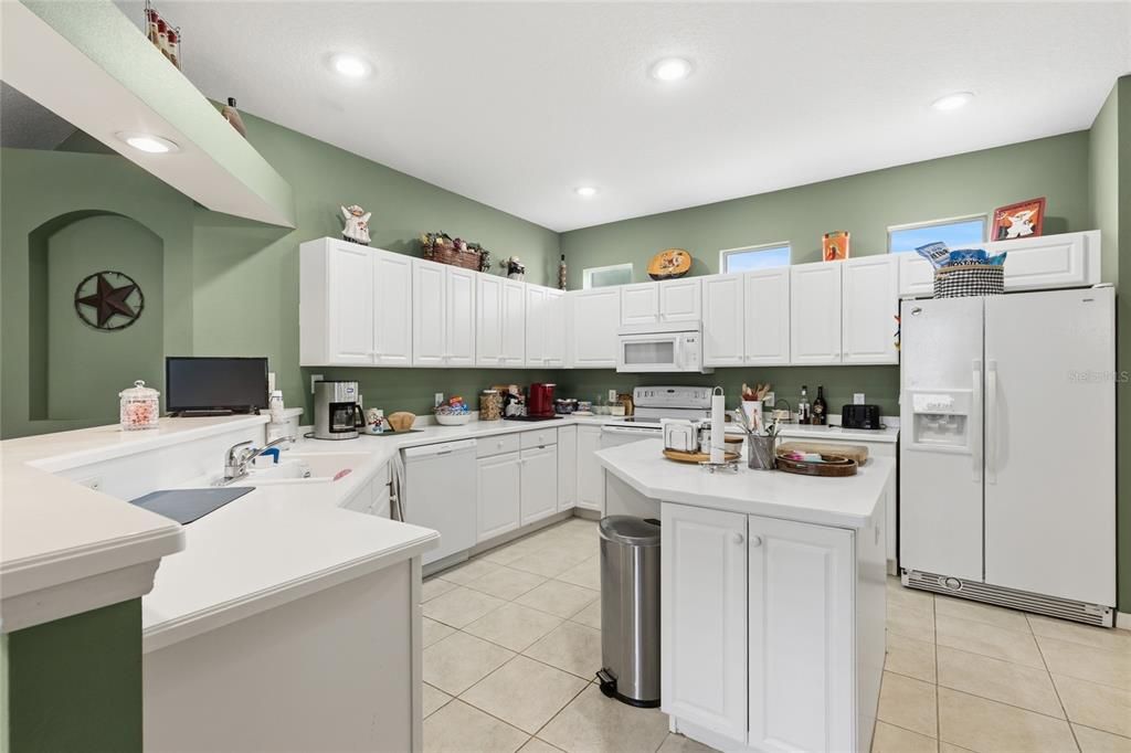 For Sale: $359,900 (3 beds, 2 baths, 1688 Square Feet)