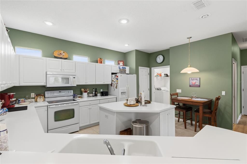 For Sale: $359,900 (3 beds, 2 baths, 1688 Square Feet)