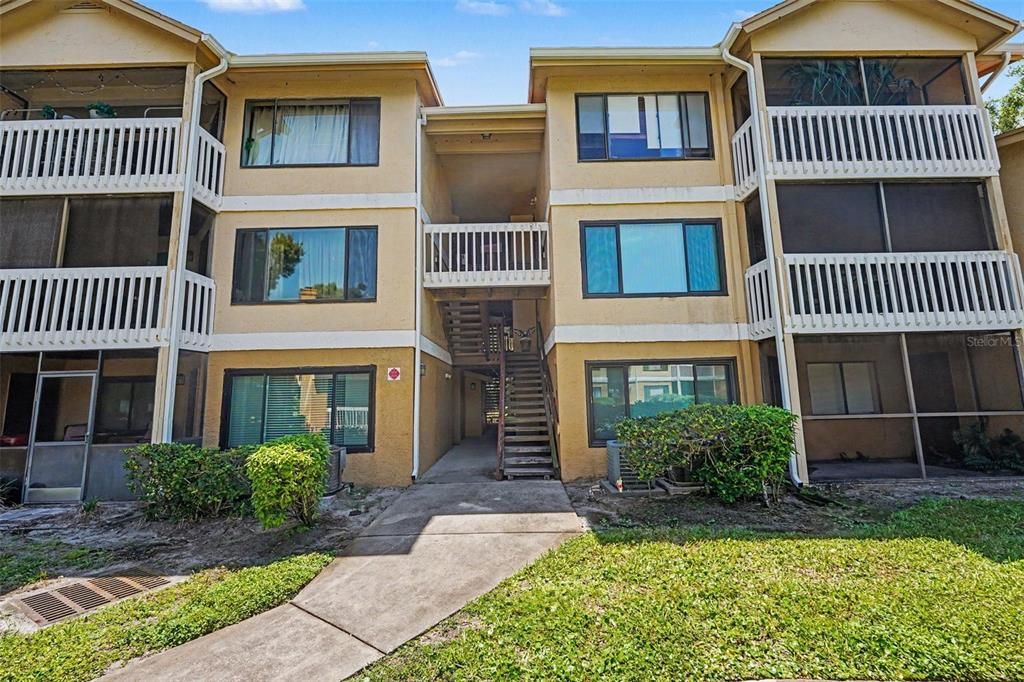 For Sale: $125,000 (1 beds, 1 baths, 825 Square Feet)